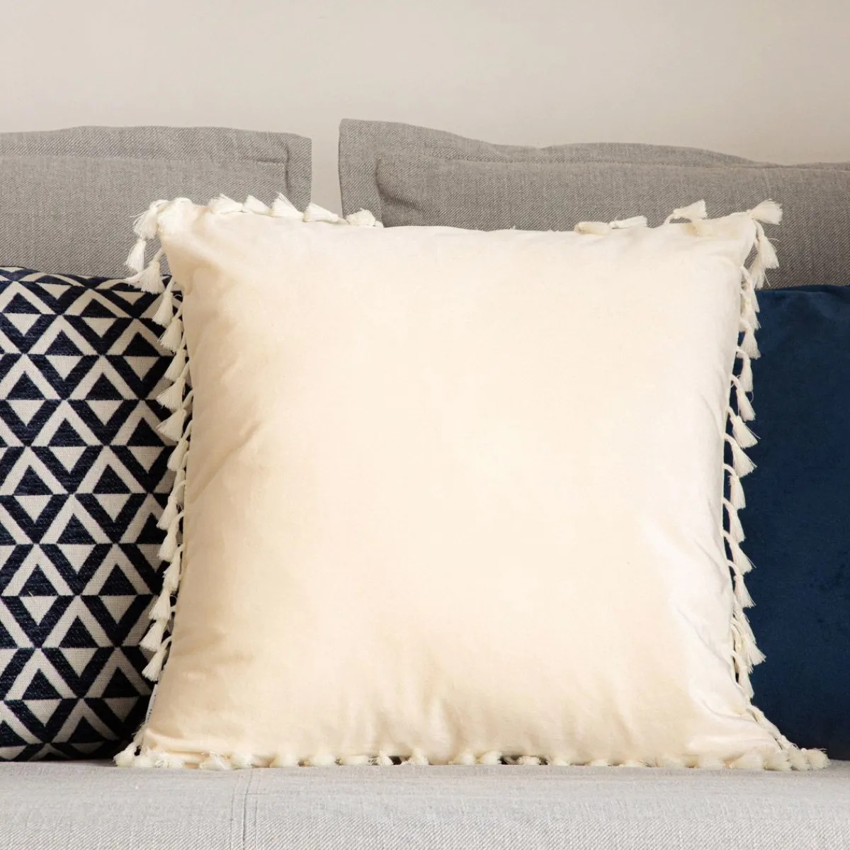 HOMLA Poszewka Urda Ecru Z Fredzlami 45X45 Cm Bezowy Sale
