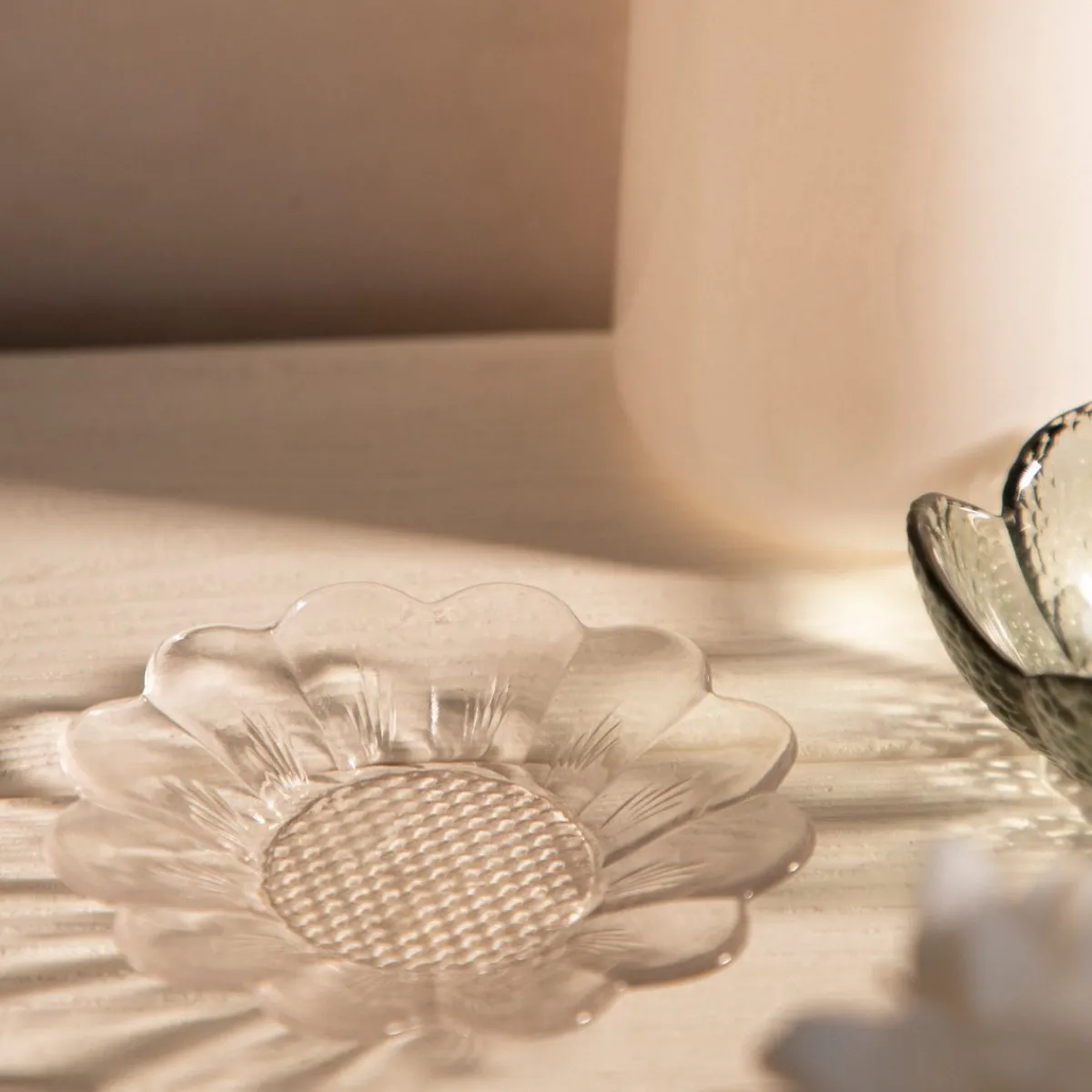 HOMLA Talerzyk Caren W Ksztalcie Kwiatka Transparentny 11 Cm Clearance