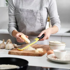 JOSEPH JOSEPH Tarka Grip Grater Na Miske Z Duzymi Oczkami 26,5X7,8 Cm Zolty Hot